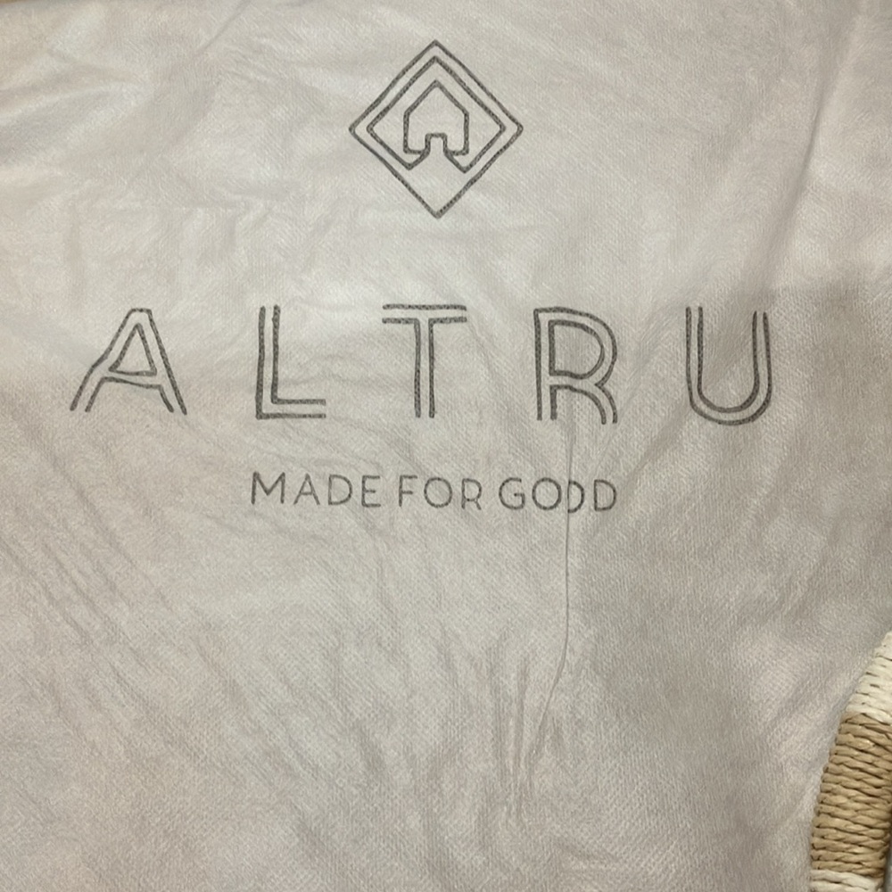 ALTRU Straw Tote - Picture 3 of 6